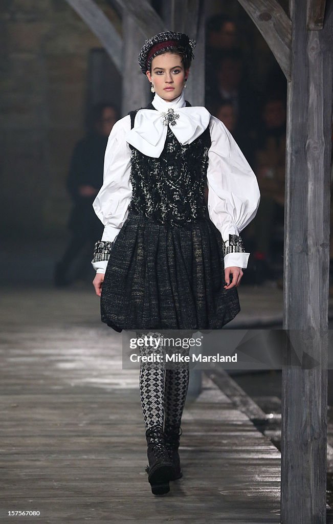 CHANEL: Metiers d'Art - Show