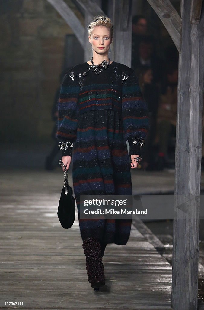 CHANEL: Metiers d'Art - Show