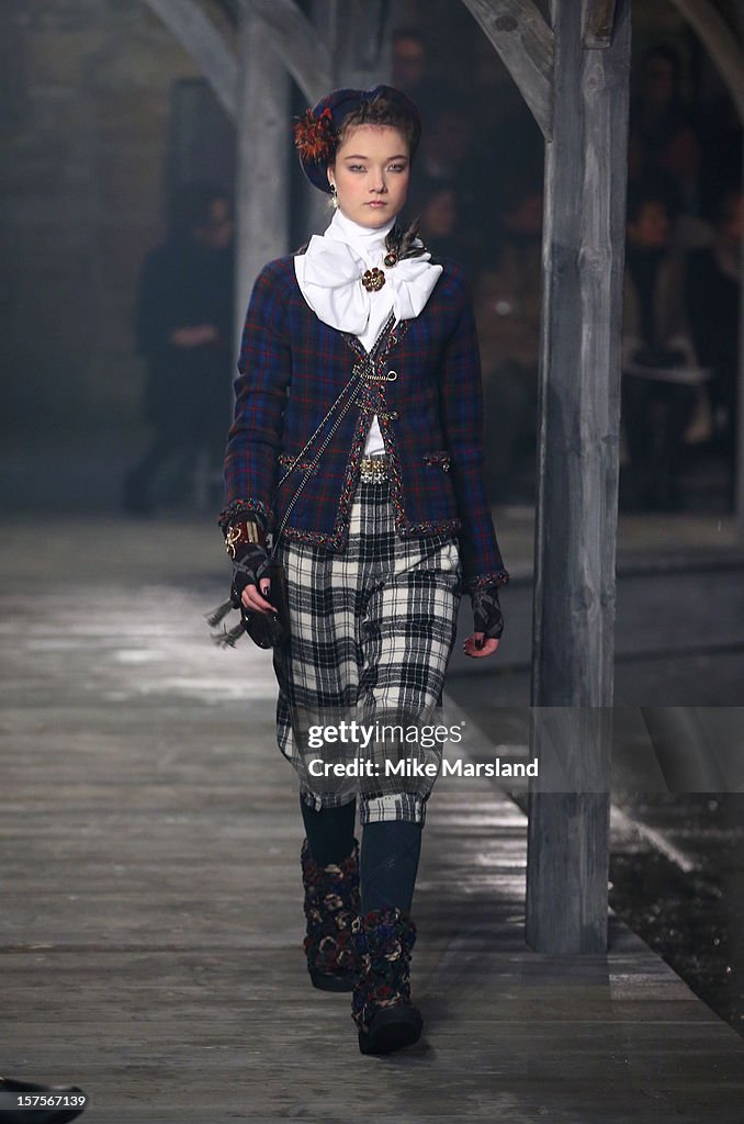 CHANEL: Metiers d'Art - Show