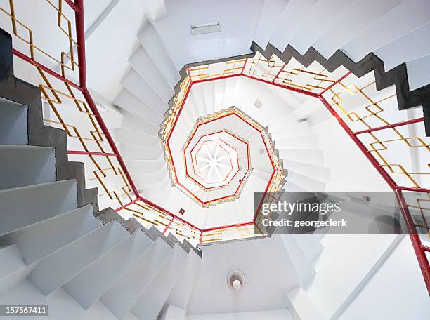 old spiral staircase - illusie stockfoto's en -beelden