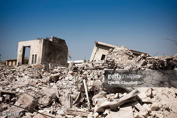 destroyed houses after earthquake - earthquake stock pictures, royalty-free photos & images