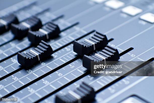 som digital profissional e registo da consola - radio imagens e fotografias de stock