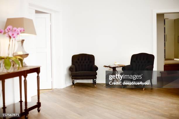 zwei stühle in ein büro - leichenbestatter stock-fotos und bilder