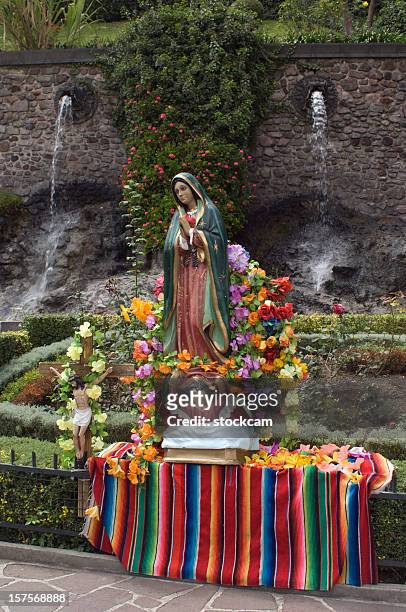 virgin mary statue mexico - virgen de guadalupe 個照片及圖片檔