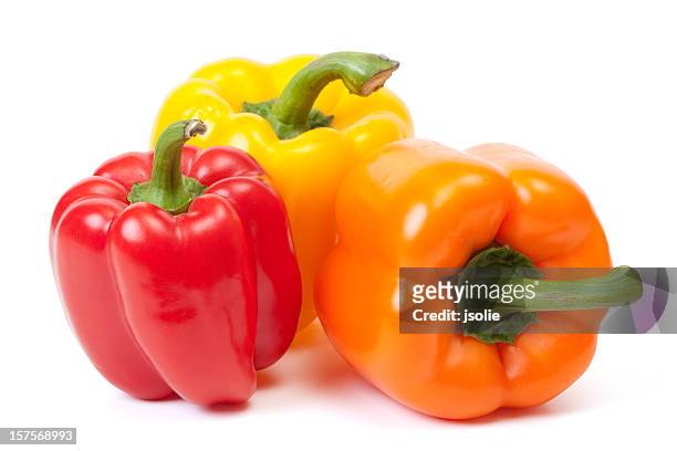 rojo, naranja, amarillo, pimientos - orange bell pepper fotografías e imágenes de stock