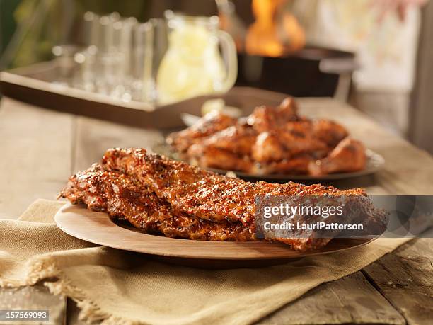 bbq costelas de porco e frango - costeleta com nervura imagens e fotografias de stock