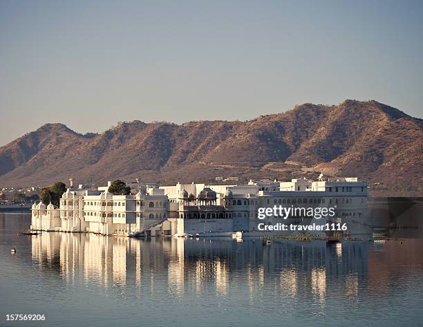 udaipur lake palace - lake palace stock pictures, royalty-free photos & images