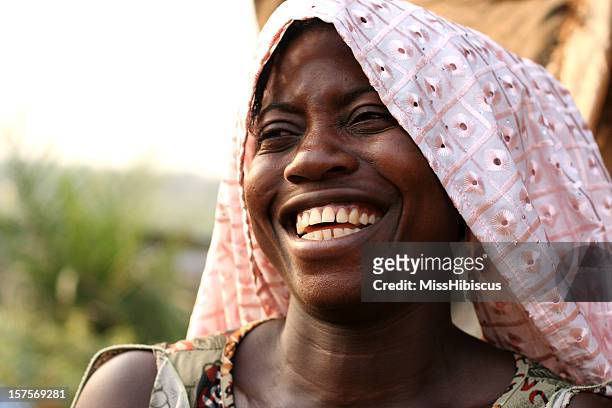 アフリカの女性 laughing - liberia ストックフォトと画像