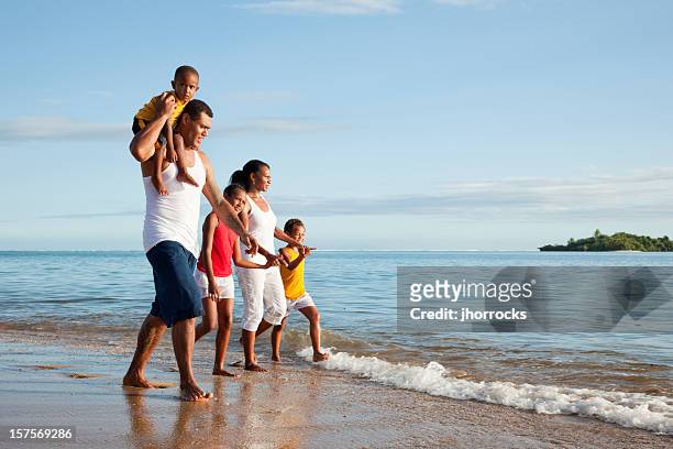 fijian family at the beach - fiji people stock pictures, royalty-free photos & images