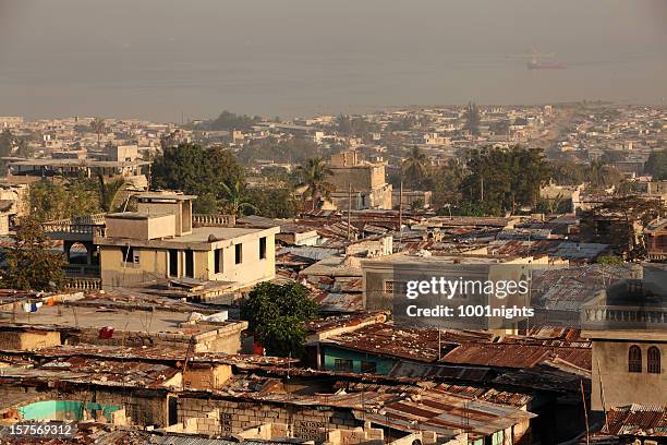 tremblement de terre - haïti photos et images de collection