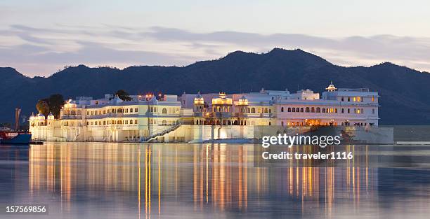 udaipur lake palace - udaipur imagens e fotografias de stock