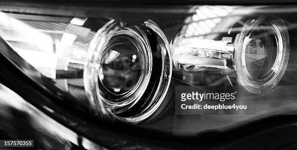 moderno coche luces de xenón - rali fotografías e imágenes de stock