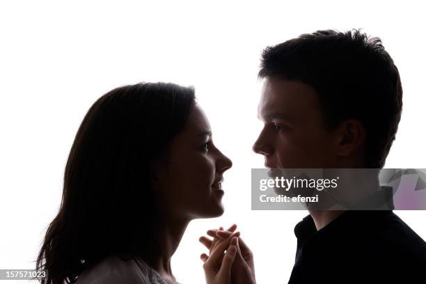 jeune couple - backlit photos et images de collection