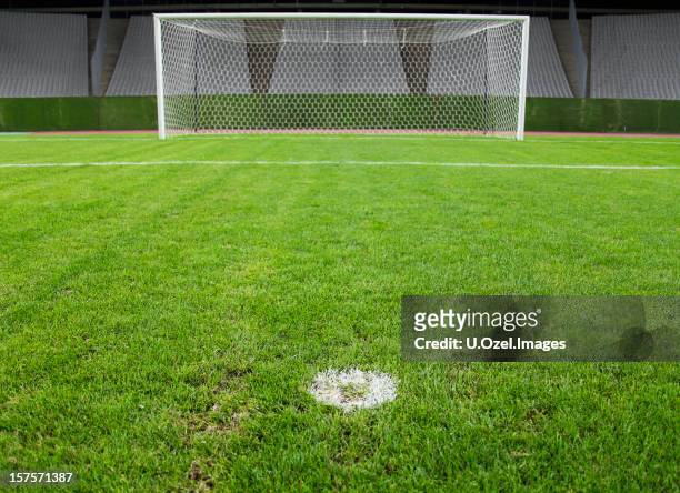 goalposts - penalty stockfoto's en -beelden