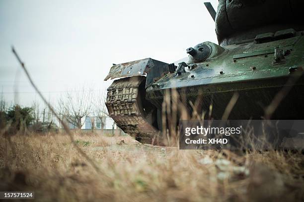 verlassenen tank-top - russland stock-fotos und bilder