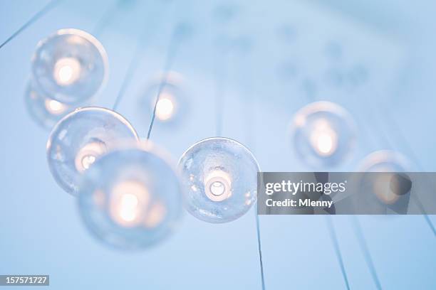 abstracto moderno chandelier - chandelier fotografías e imágenes de stock