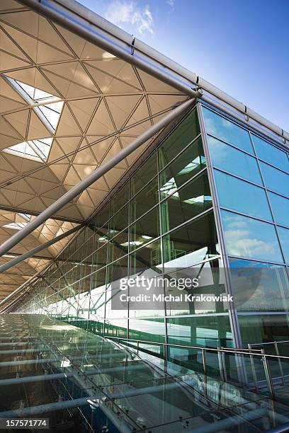 airport hall detail - stansted airport 個照片及圖片檔