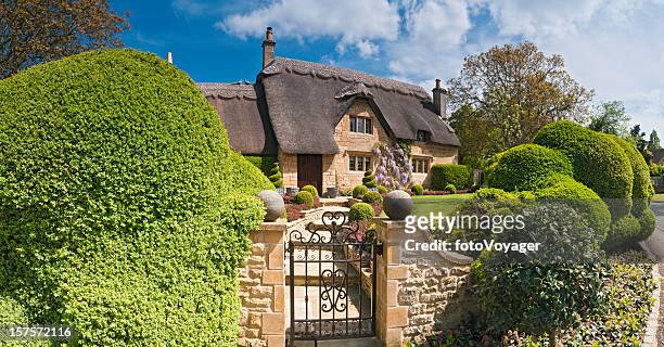 idyllic country cottage thatched roof pretty summer gardens cotswolds uk - english culture stock pictures, royalty-free photos & images