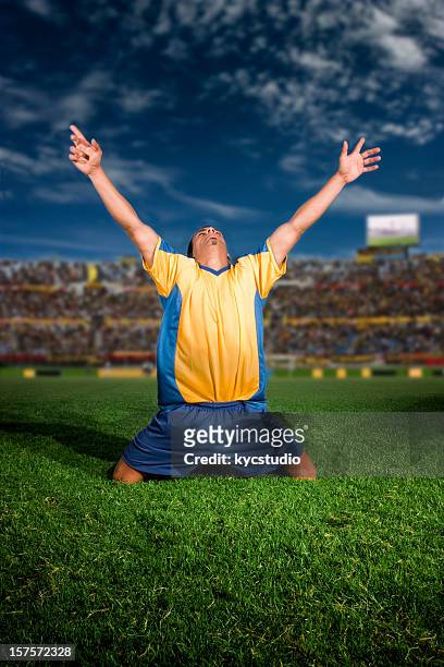 soccer player scores - human knee stock pictures, royalty-free photos & images