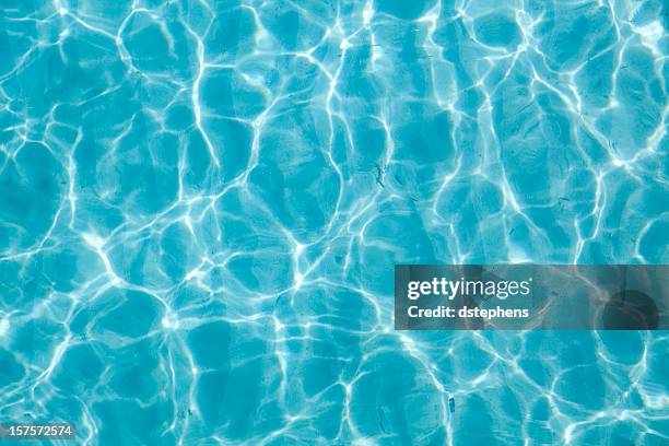 ondulation de l'eau sur la plage de sable - swimming pool photos et images de collection