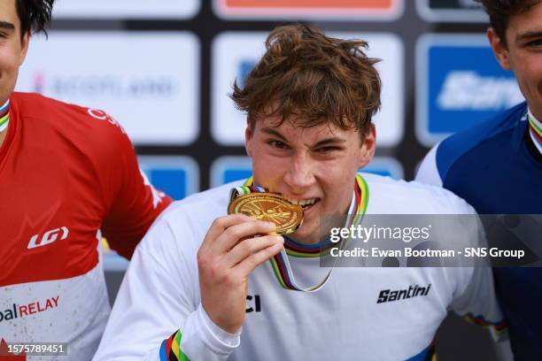 Henri Kiefer of Germany celebrates winning the Mens Junior Downhill during a Mountain Bike Downhill event at the UCI Championship, on August 04 in...