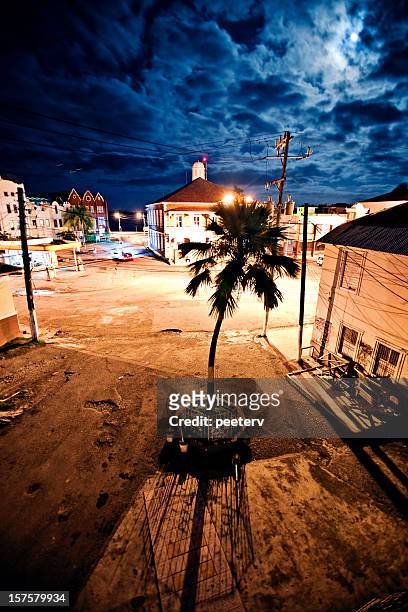 夜の街でカリブ海 - ポートアントニオ ストックフォトと画像