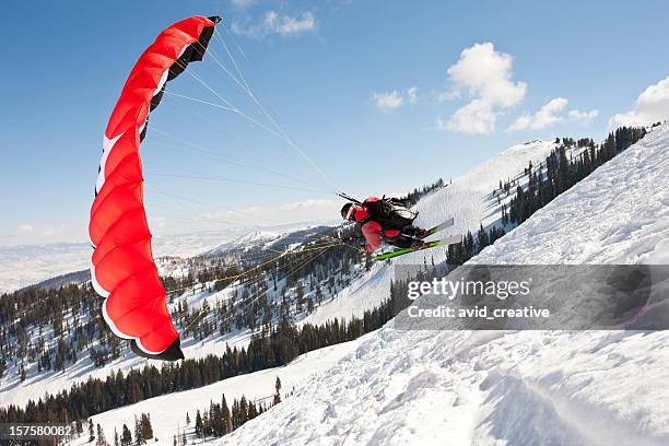 paracaidismo de invierno - chute ski fotografías e imágenes de stock