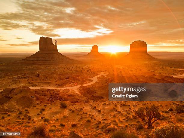 monument valley tribal park - monument valley stock pictures, royalty-free photos & images