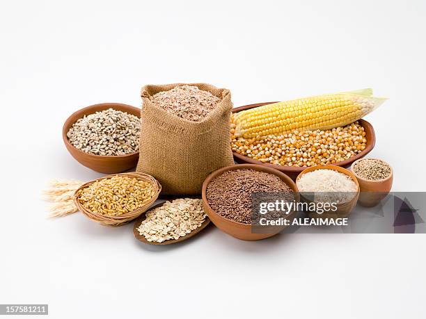 grãos e cereais composição - grain imagens e fotografias de stock