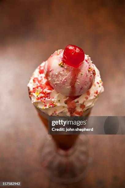 knickerbocker glory - knickerbocker glory stock pictures, royalty-free photos & images