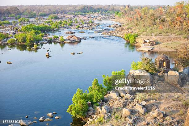 the betwa river in orchha, india - madhya pradesh stock pictures, royalty-free photos & images