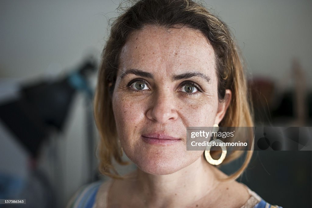 Quaranta qualcosa donna caucasica