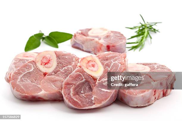 ossobuco - kalfsvlees stockfoto's en -beelden