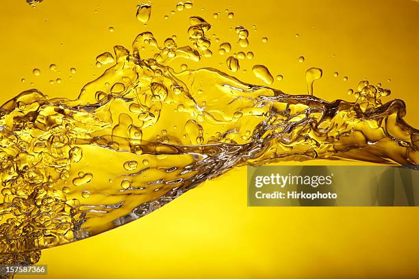 des bulles et eau - éthanol photos et images de collection