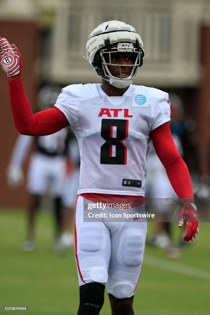 Atlanta Falcons tight end Kyle Pitts warms up during Atlanta Falcons  News Photo - Getty Images