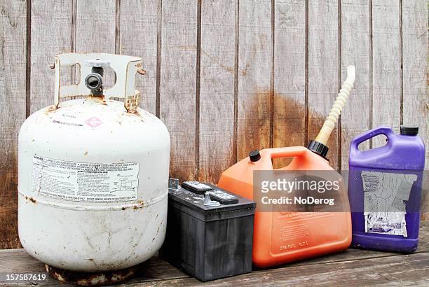 household hazardous waste products and containers - toxic waste 個照片及圖片檔