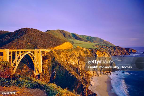 bixby bridge sulla costa della california - bixby bridge foto e immagini stock