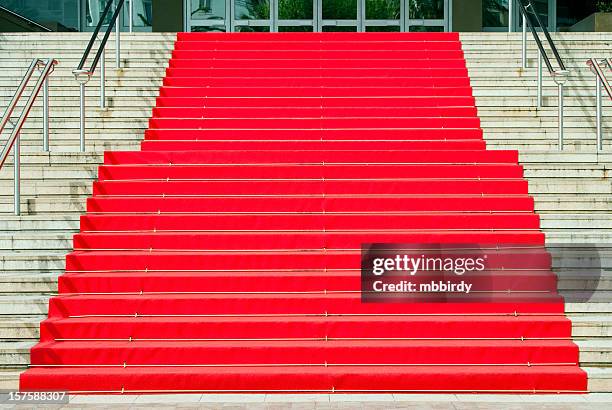 tapete vermelho em cannes - awards red carpet imagens e fotografias de stock