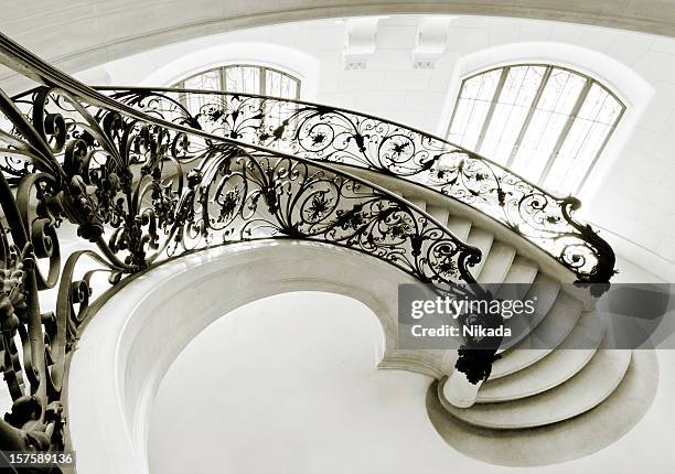 escalier à paris - staircase photos et images de collection