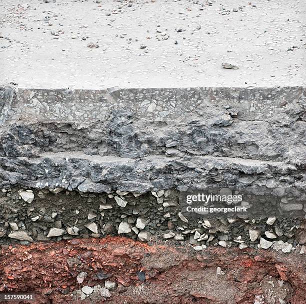 under the road surface - cross section stockfoto's en -beelden