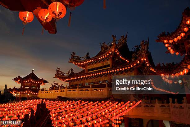 chinese temple - evening scene - chinese lantern stockfoto's en -beelden