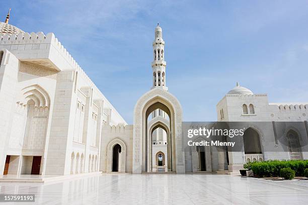 architecture sultan qaboos grand mosque - mlenny photography stockfoto's en -beelden