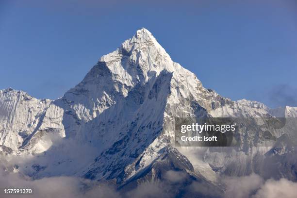 ama dablam. everest circuit. nepal motives. - mount cho oyu stock pictures, royalty-free photos & images