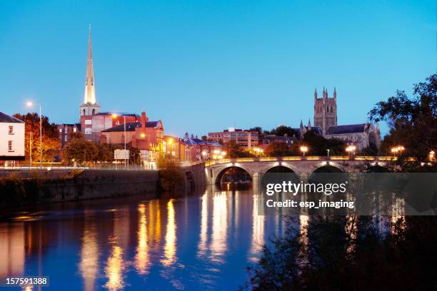 river severn view  and cathedral at worcester - worcestershire 個照片及圖片檔