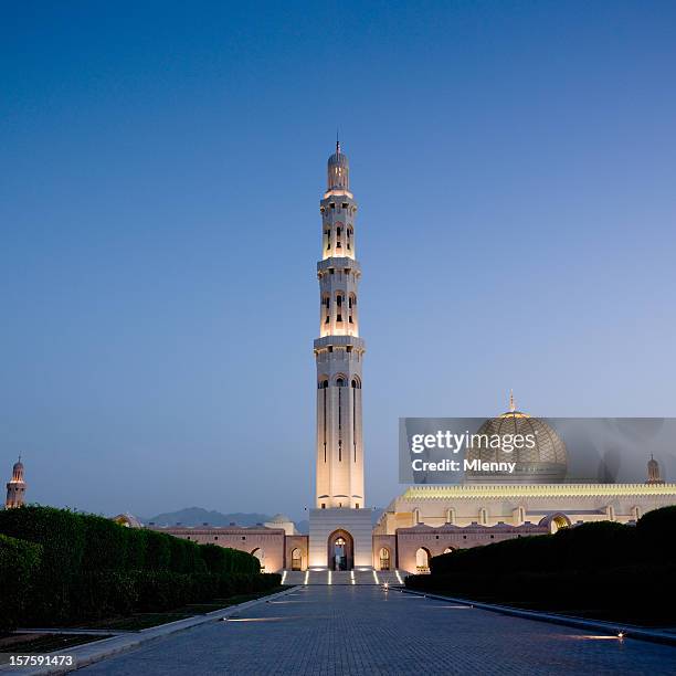 gran mezquita del sultán qaboos muscat - minaret fotografías e imágenes de stock