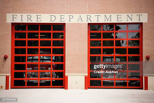 departamento de bombeiros portão e placa - fire station - fotografias e filmes do acervo