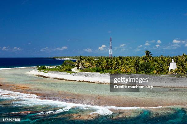 atol de rangiroa tiputa pass norte tuamotus - tuamotus imagens e fotografias de stock