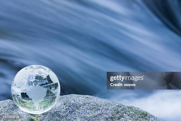 globus in der nähe der stream - wasser ressource stock-fotos und bilder