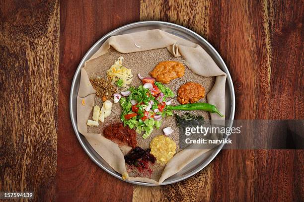 injera refeição - ethiopian food - fotografias e filmes do acervo