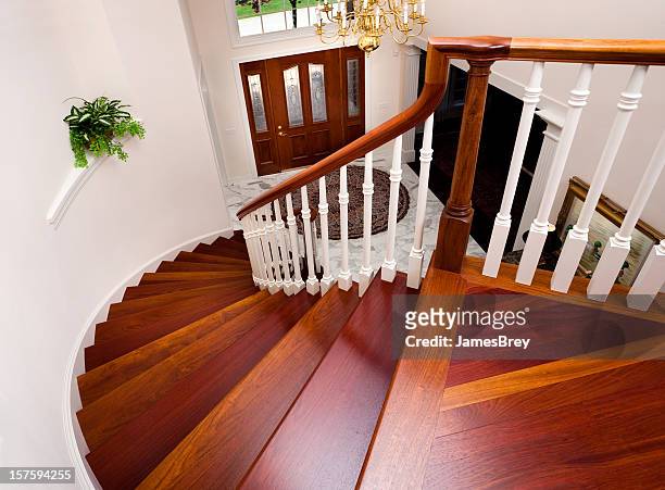 grand foyer down beautiful winding hardwood staircase in showcase home - maple tree stockfoto's en -beelden